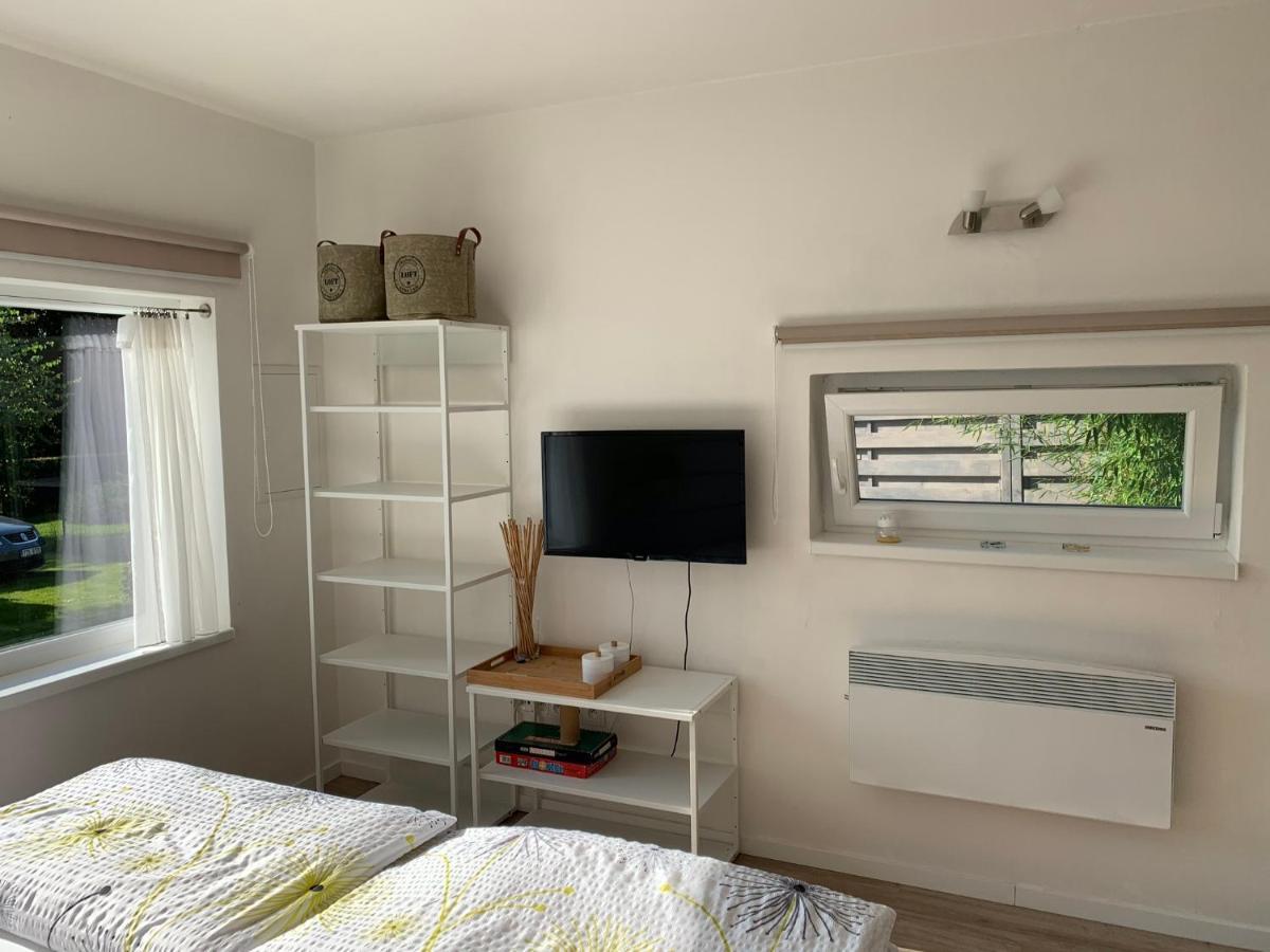 Studiovy Apartman V Zahrade Police nad Metuji Exterior photo